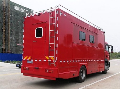 重汽汕德卡野外自行式炊事車(chē) 重汽汕德卡野外自行式炊事車(chē)