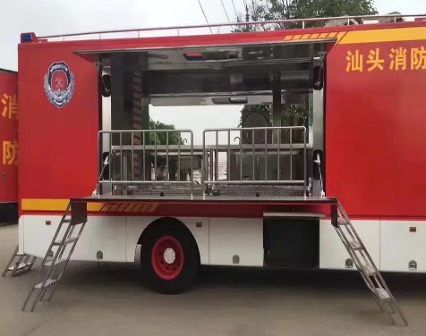 重汽汕德卡野外自行式炊事車(chē) 重汽汕德卡野外自行式炊事車(chē)